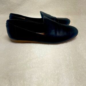 Tom’s Darcy flats